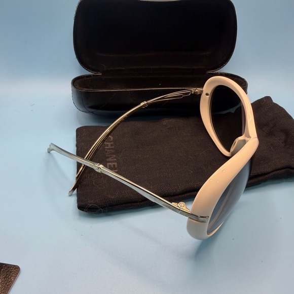 CHANEL Women's Sunglasses Oversized White Frame - Picture 7 of 13